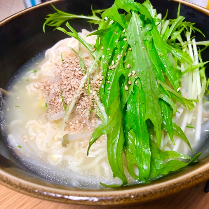 野菜がたっぷり！サッポロ一番塩ラーメン